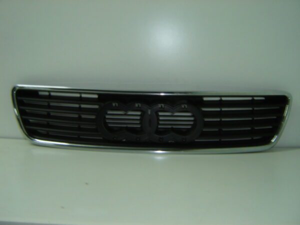 AUDI A6 1994 REJILLA