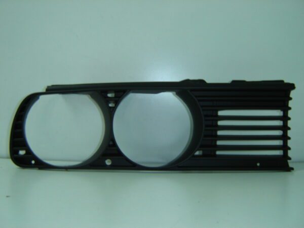 BMW E30 1983 REJILLA DIREITA