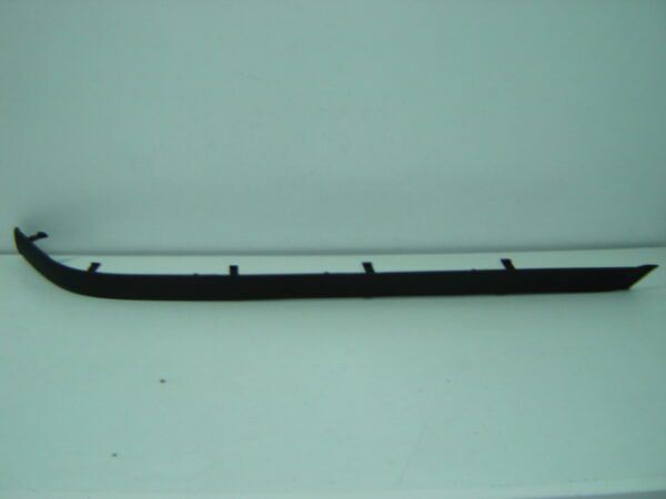 BMW E39 1995 MOLDURA PARAGOLPES TRASERO DERECHO NEGRO