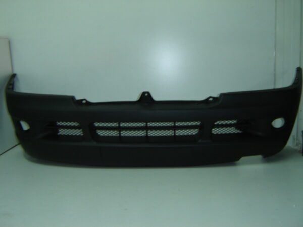 FIAT DUCATO 2004 PARAGOLPES FRONTAL NEGRO CON HUECOS