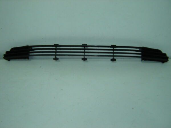 FORD FIESTA 1996 REJILLA PARAGOLPES FRONTAL SIN HUECOS