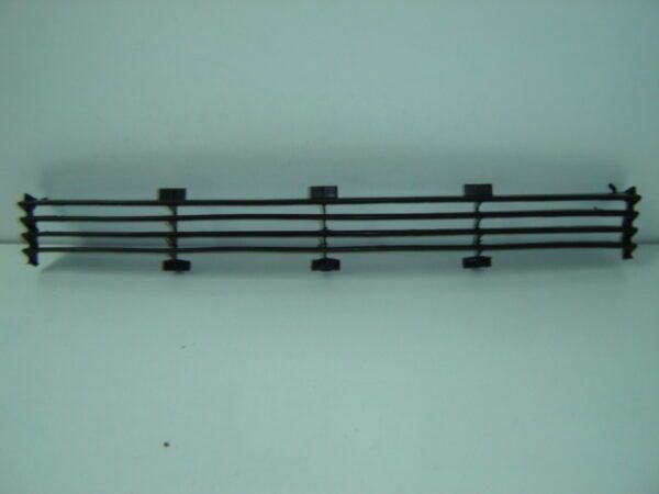 FORD FIESTA 1996 REJILLA PARAGOLPES FRONTAL CON HUECOS