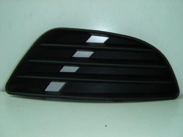 FORD FIESTA 2002 REJILLA DERECHO PARAGOLPES SIN HUECOS