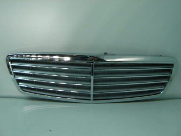 MERCEDES C W203 2001 REJILLA COMPLETO ( AVANT RANCHERA G ) GRIS