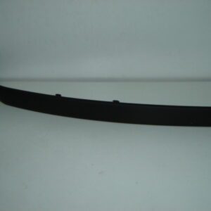 SKODA FABIA 1999 MOLDURA PARAGOLPES FRONTAL DERECHO ( NEGRO