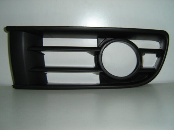 VOLKSWAGEN POLO 2002 REJILLA PARAGOLPES FRONTAL DERECHO CON ANTINIEBLA FARO