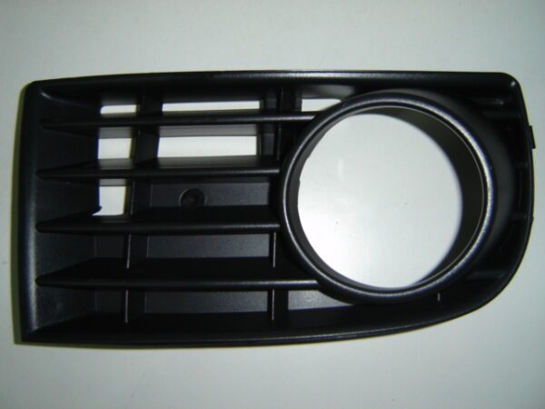 VOLKSWAGEN GOLF V 2003 REJILLA PARAGOLPES DERECHO CON ANTINIEBLA P FARO