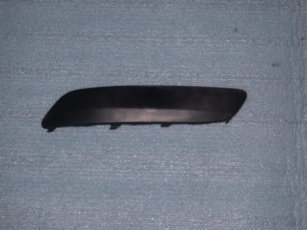 VOLKSWAGEN JETTA 2005 -GOLF SW(RANCHERA FAMILIAR) 2007 MOLDURA PARAGOLPES FRONTAL DERECHO