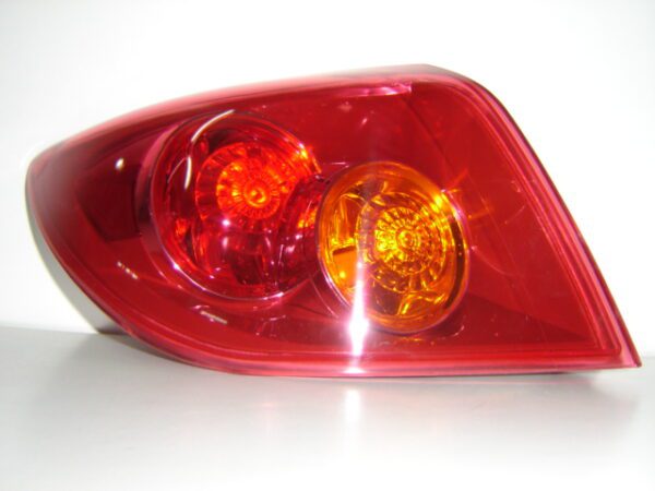 MAZDA 3 H-B 2004 FARO TRASERO ESPEJO ( CANT-ROJO