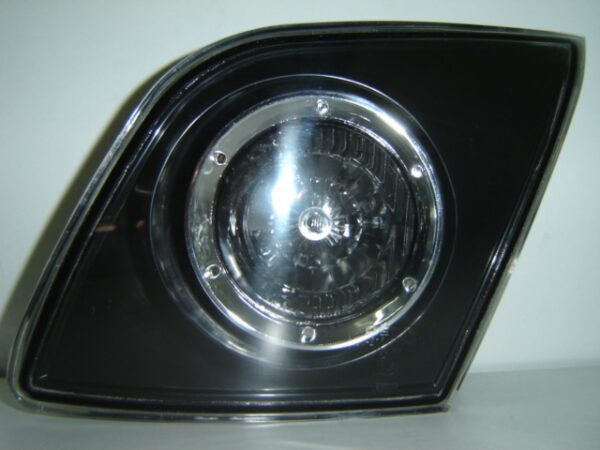 MAZDA 3 H-B 2004 FARO TRASERO DERECHO ( PORTON TRASERO )
