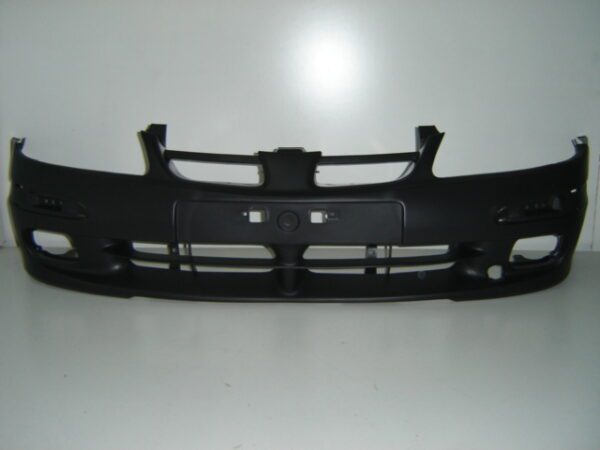 NISSAN ALMERA 2000 PARAGOLPES FRONTAL NEGRO CON AGUJERO P-FA