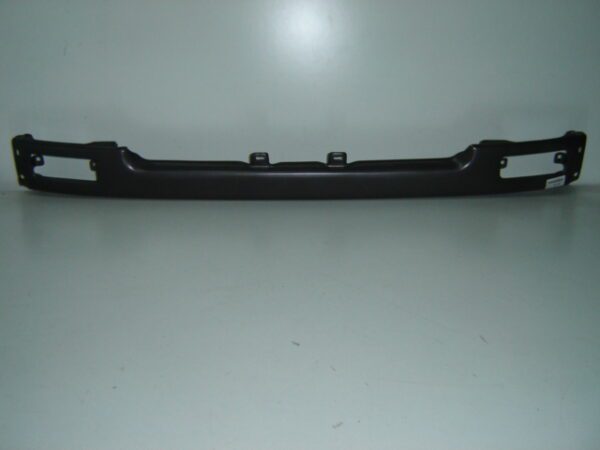 TOYOTA HILUX LN105 1989 PARAGOLPES FRONTAL 4WD ( CENTRO )