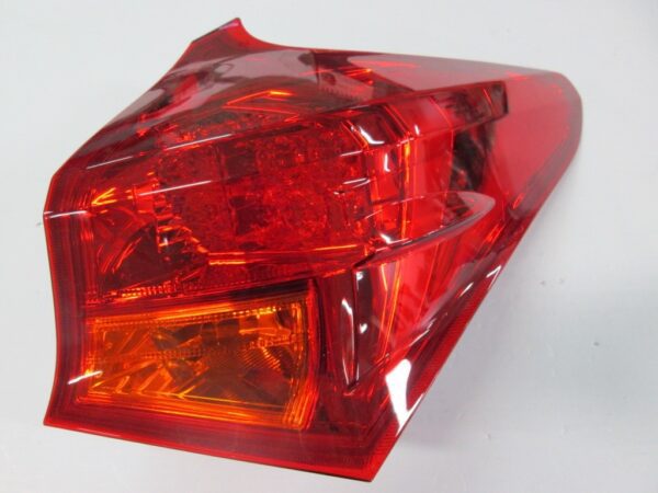 TOYOTA AURIS 13-*PILOTO TRASERO DERECHO H LED(KOITO)